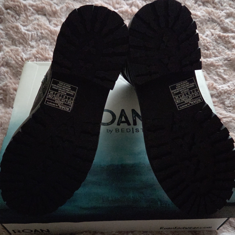 Black Lace-Up Boots - Picture 6 of 7